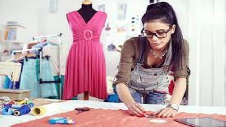 The Role of a Fashion Designer in the Industry